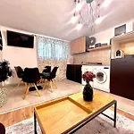 Middle Of The Apartmann 公寓 *