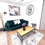 Middle Of The Apartmann *