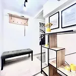 Middle Of The Apartmann 公寓