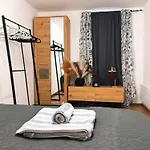Middle Of The Apartmann 公寓 *