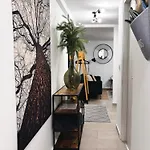 公寓 Middle Of The Apartmann
