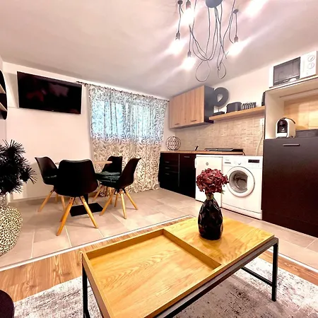 Middle Of The Apartmann Daire *