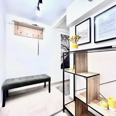 Middle Of The Apartmann Daire