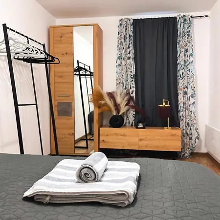 Middle Of The Apartmann Daire *